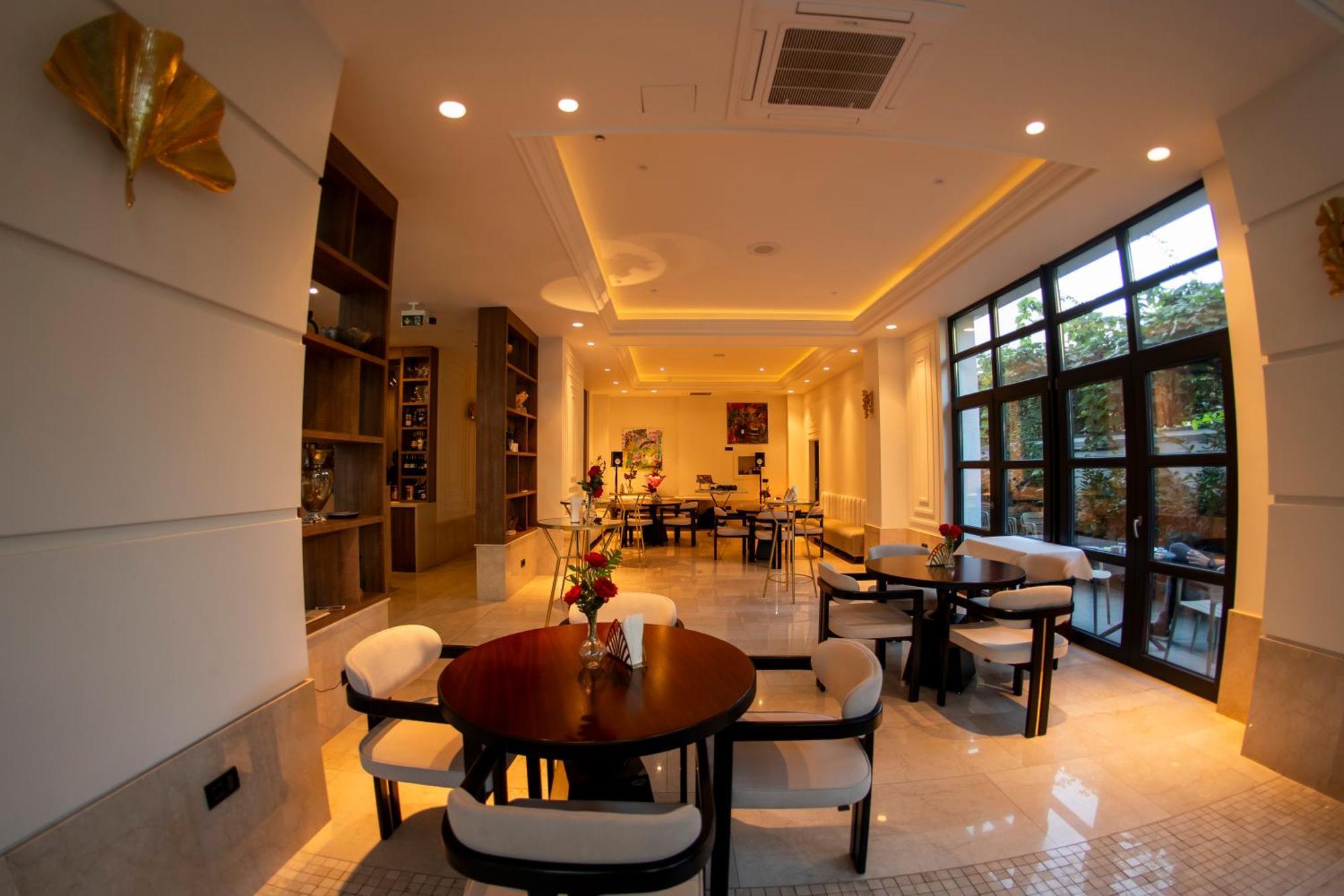 Cosmopolita Boutique Hotel Timişoara Exterior foto